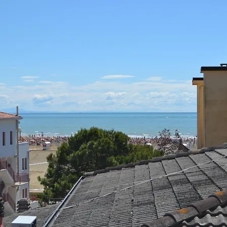 Attico Concordia - Agenzia Cocal アパート カオルレ